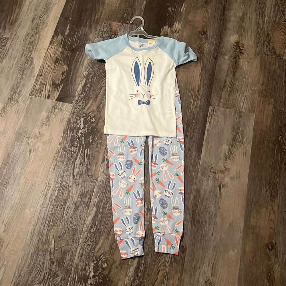 NWT 💯 % cotton Easter pajamas.